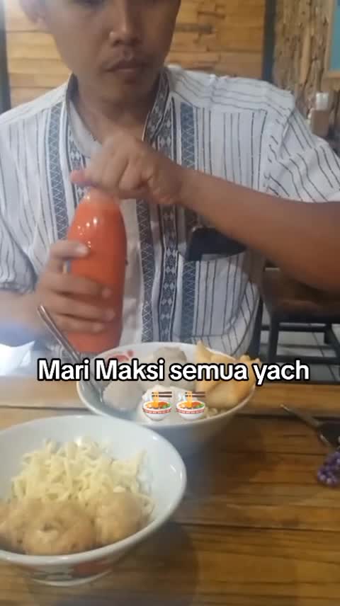 Mari Makan Siang guys

#makandoang  #makansiang #kuliner #bakso 