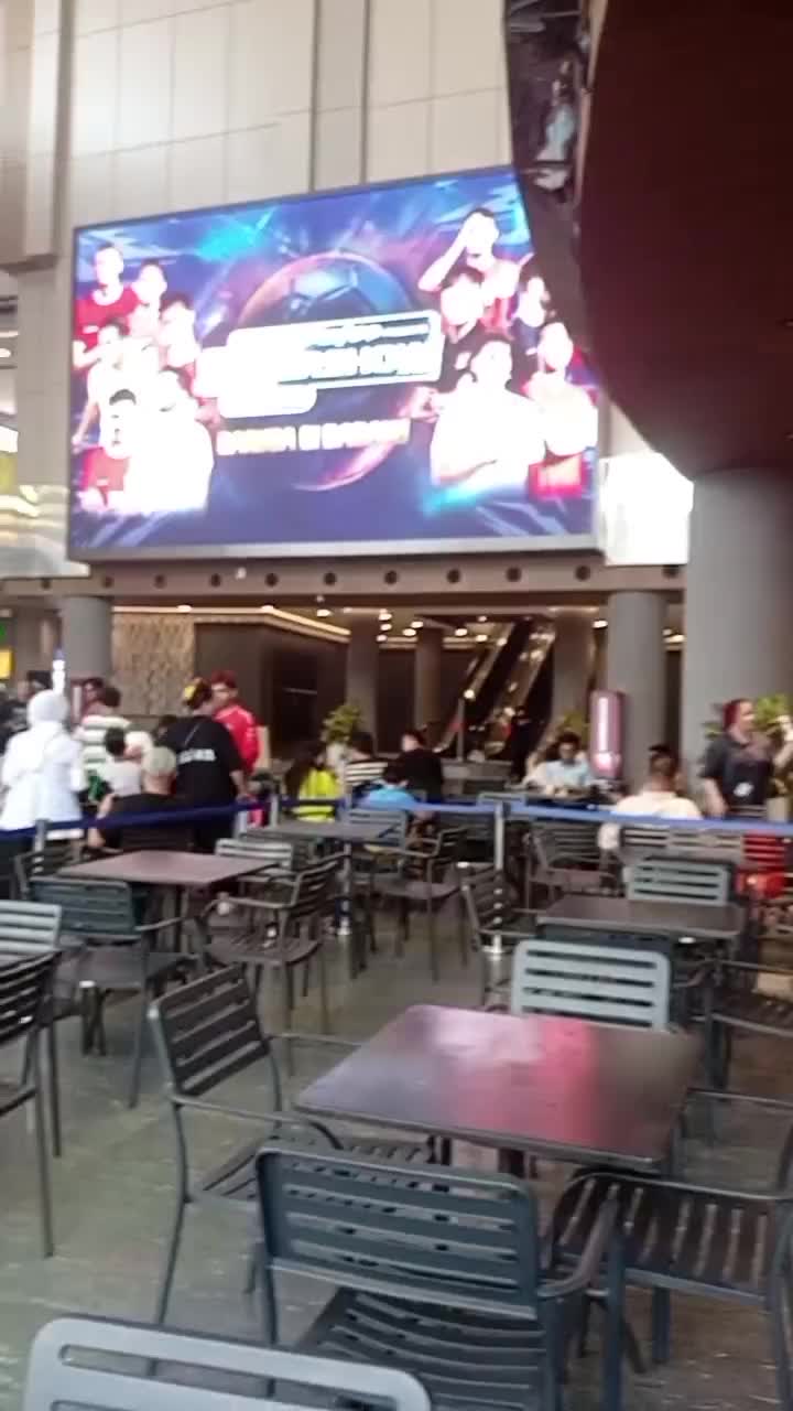 nunggu NOBAR bareng RCTIplus di Supershow sport La piazza