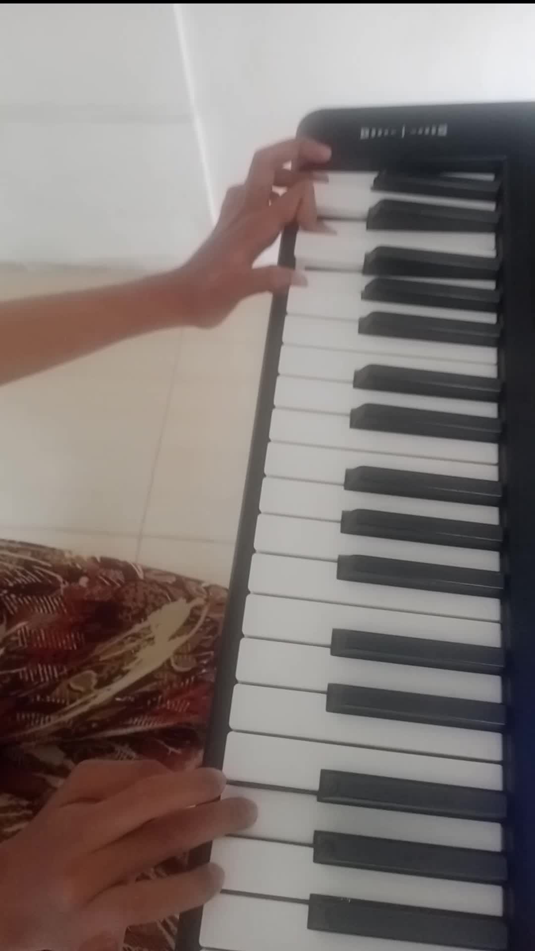 melatih motorik otak kanan dan kiri untuk murid les gitar dan piano Mbah Eno Akustik #Mbah Eno