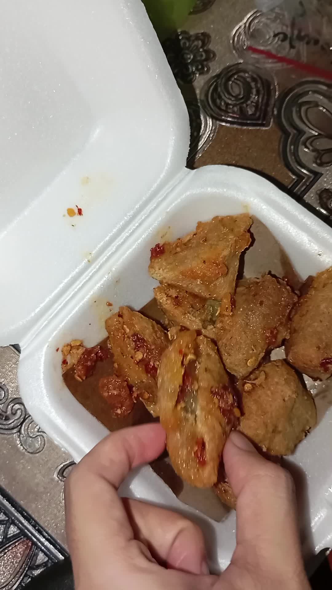 Tahu cireng ini pedas banget menurut aku karena pake Chili Oil