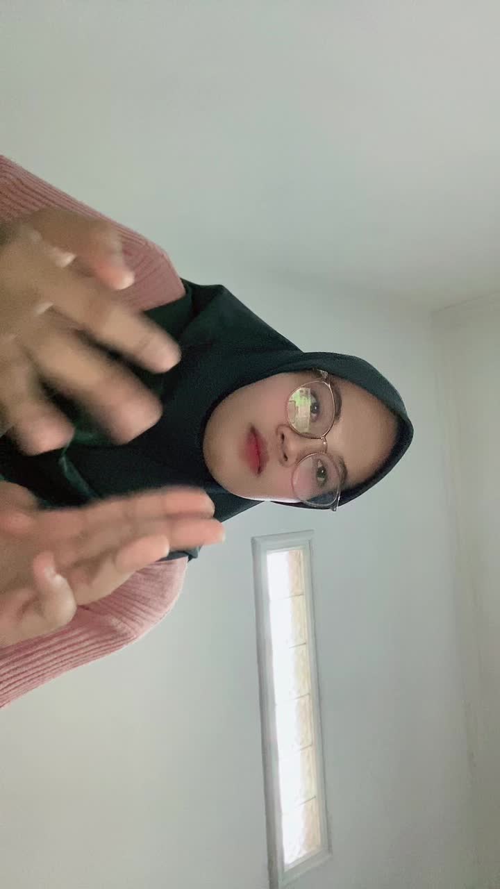 IDOL_XIII BUNGA SYOFARIRA MASRURROH 21 TAHUN KOTA PURWAKARTA JUST A FRIENDS TO YOU (MEGHAN TAILOR)