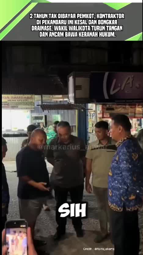 kontraktor Dipekanbaru Bongkar Drainase yang dikerjakannya lantaran kecewa Pemkot sudah 2 tahun belum membayar. #kontrakor  #Kecewa  #pemkot