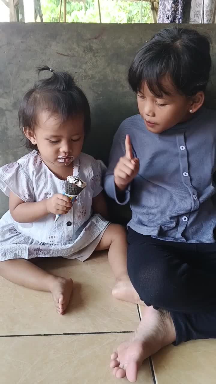 adik kaka  makan ice cream bareng #short
