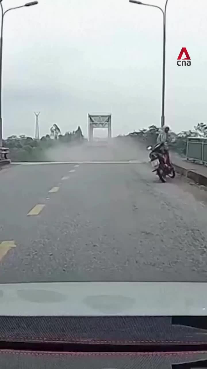 jembatan Rubuh

 #videoviral

