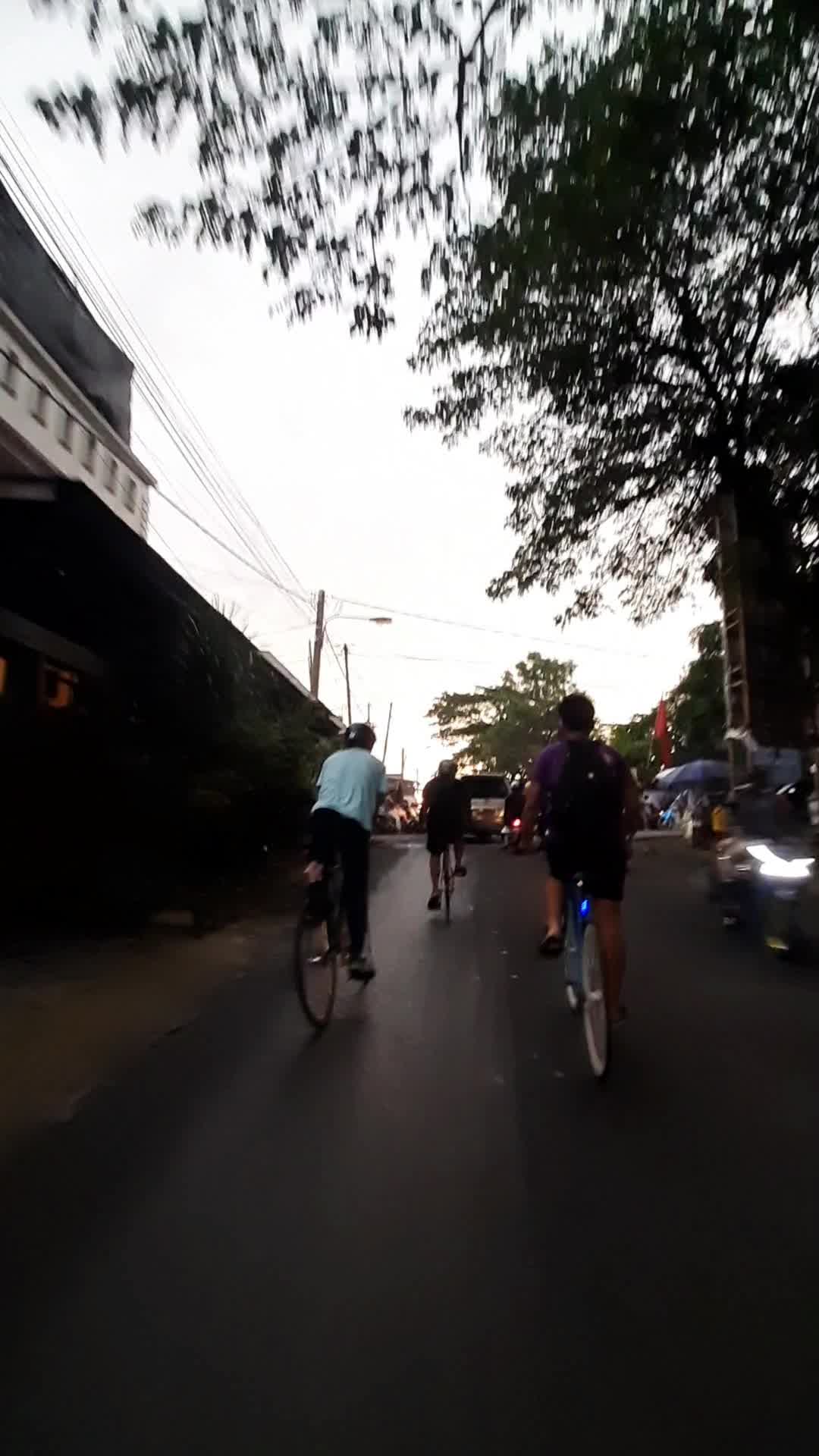 Gowes cari takjil ??