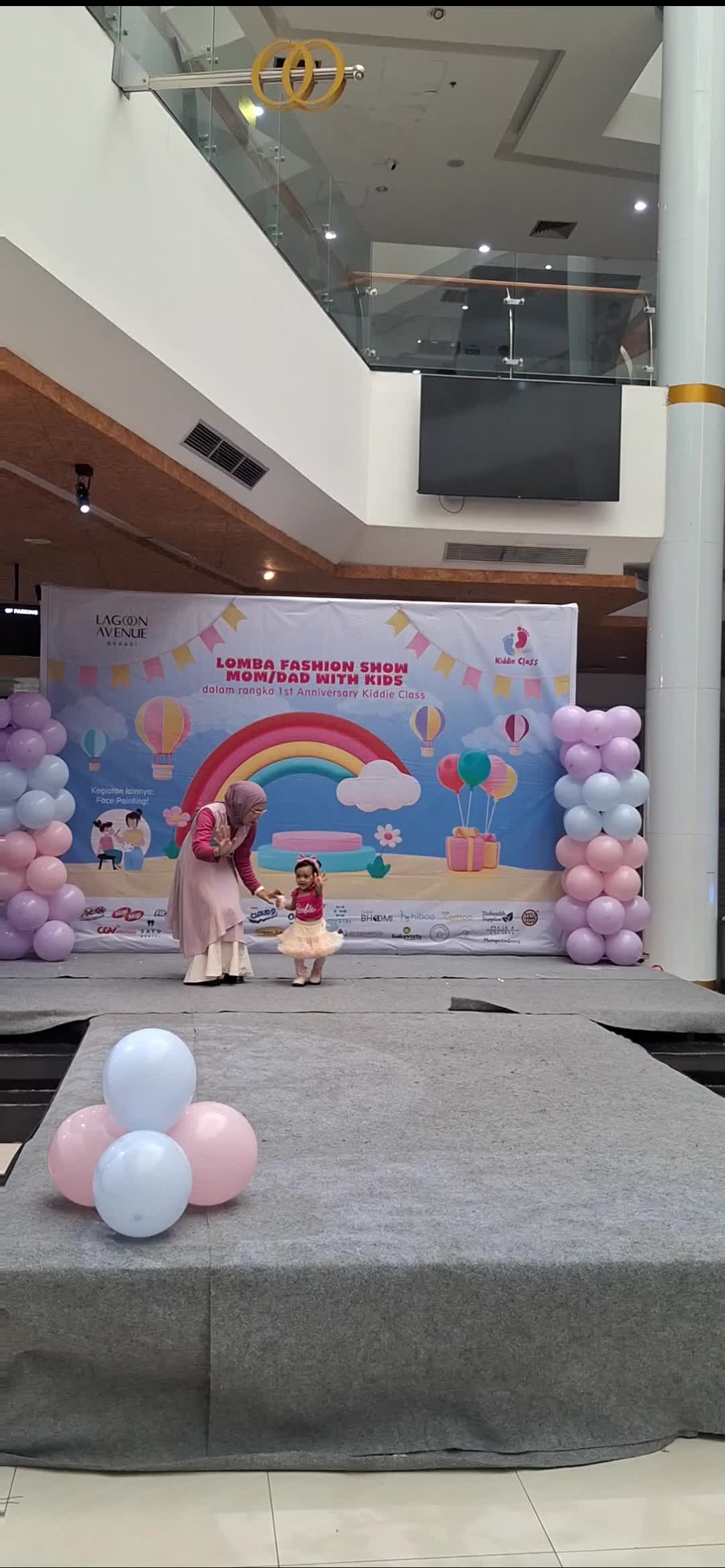 Ngajarin anak buat tampil percaya diri..
masyaallah adek pinterrr 

#rcti+ #video #reel #fyp #viral 