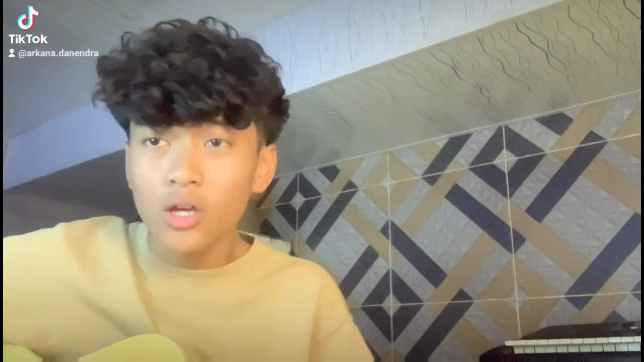 Arkana Danendra , cover Elvis Presley (You're the devil in disguise)