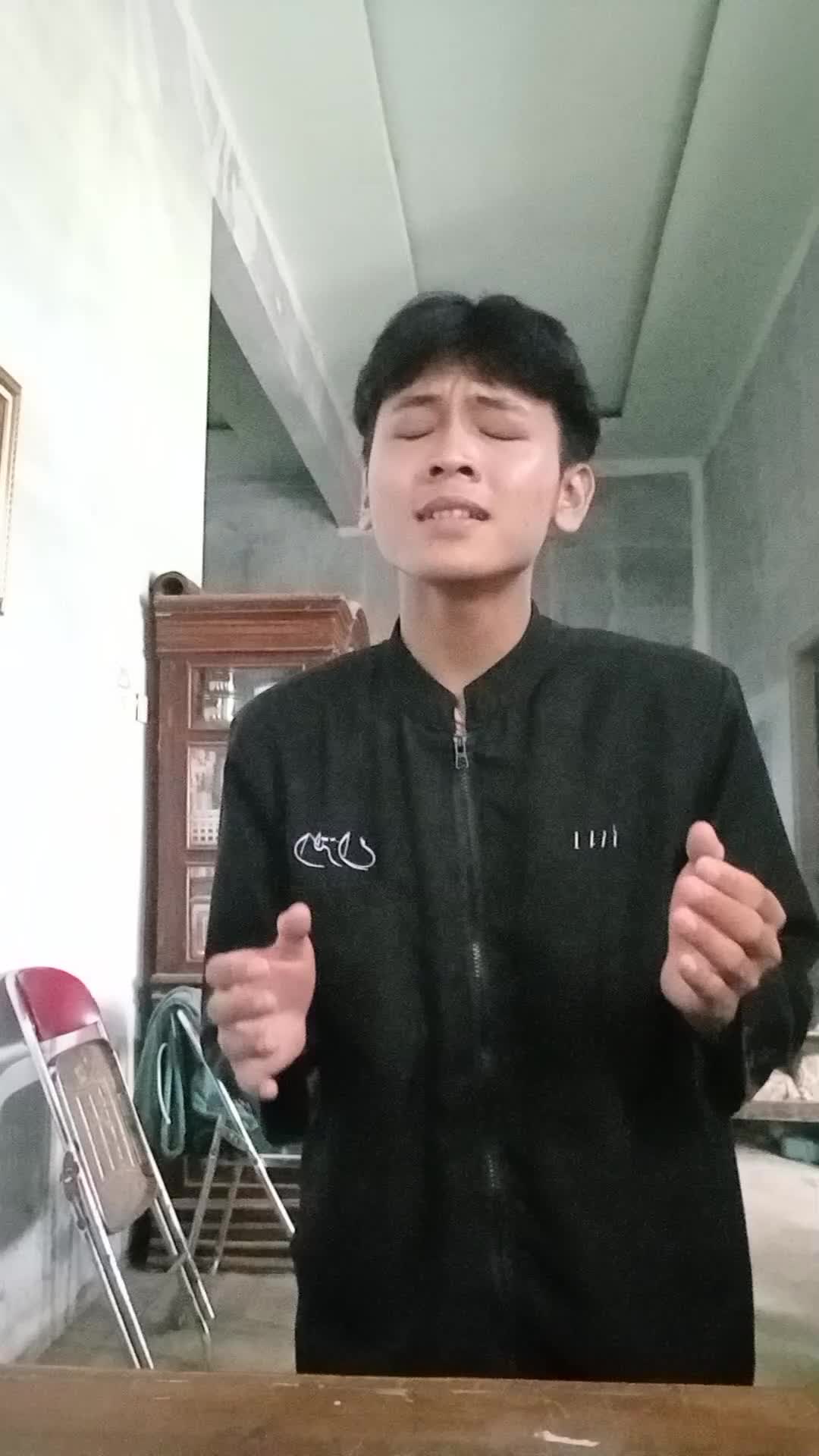 IDOL_XIV NAMA: Nazril Andriansyah Usia:19th Asal:Cirebon Lagu:Bertaut 
