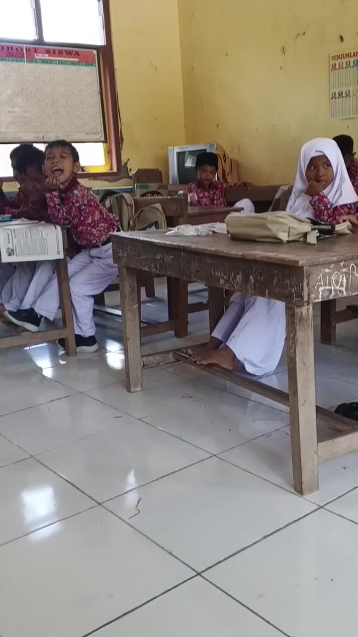 Ngajar kelas 1 harus sabar