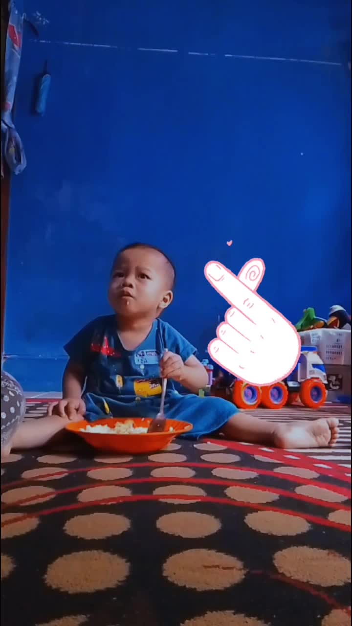 Ade Wildan lagi makan 