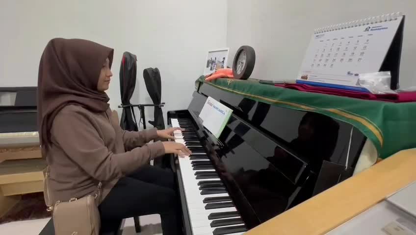  #INSTRUMENPIANO  #pianismuda  #laguindonesia 