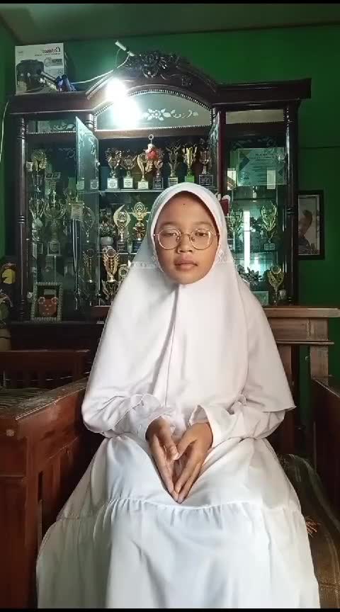 nama : Tiara Ariantyka Ramdani umur : 10thn hafalan alquran 6 juz asal kota Purwakarta Jawa Barat