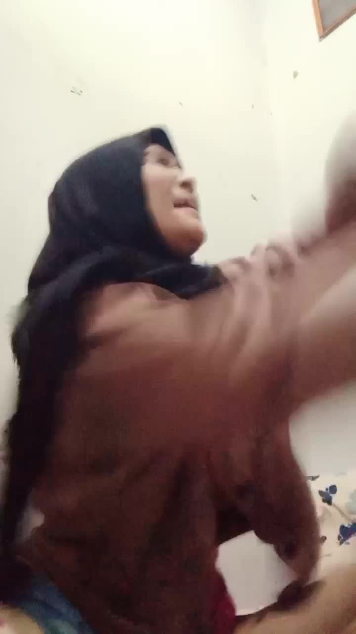 jatohnya kayak lagi ngadu layangan...