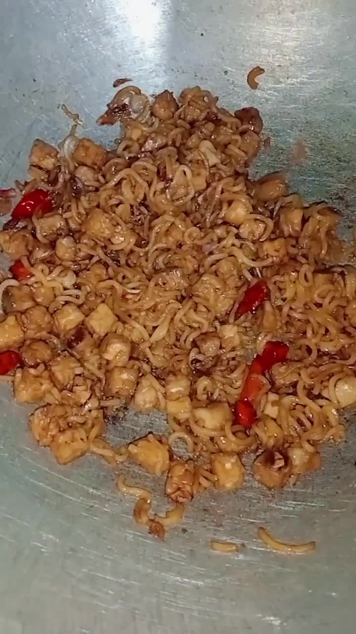 Menu bekal hari ini 
oseng tempe campur mie dan tahu isi bakso  #fyp  #viral  #fyppage  #masak #masakansimpel #masakansederhana #RCTIPlus #H