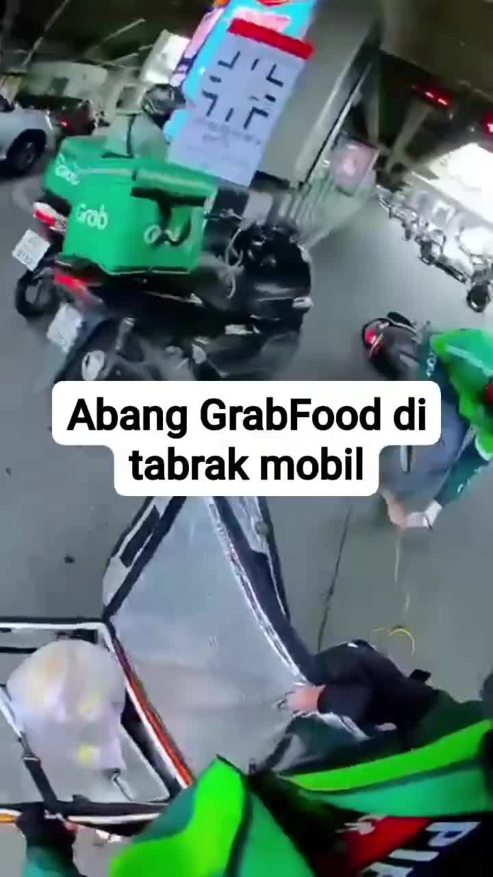 GRABFOOD Ditabrak saat berbelok #Viral 