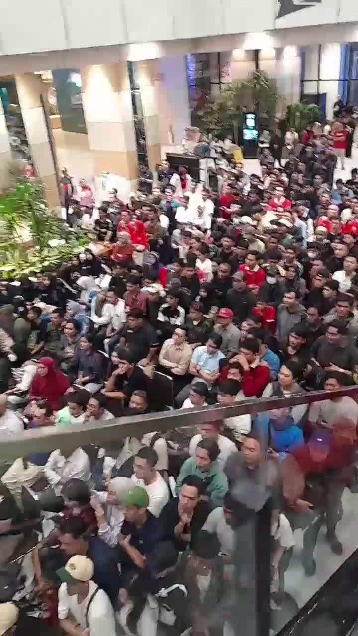 suasana nobar di dalam mall Aeon Deltamas Cikarang