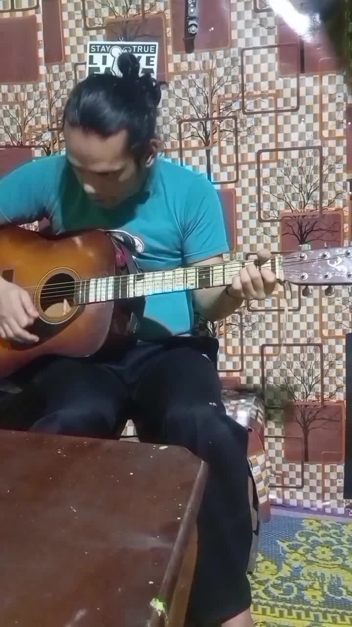 Short

TJL 71, Yang tau judul lagunya silahkan tulis di kolom komentar iya, like dan follow, thank you...
 #coversongchallenge  #showmeyourv