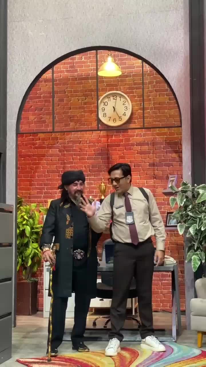 MASTER LIMBAD BISA NYANYI😁
 #laporpak  #comedy  #layarkomedi 