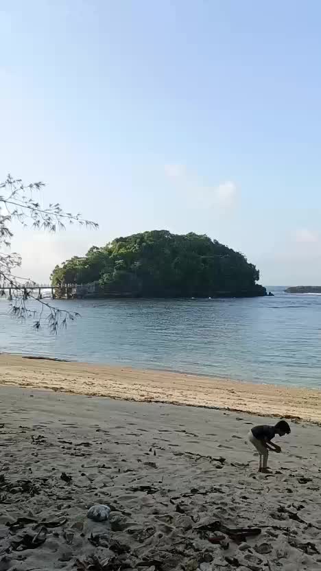 kalau harus 10 kali balik ke pantai ini, aku bakal lakuin 😁

#pantaimalangselatan #malang #kotamalang #pantailautselatan #pantai
