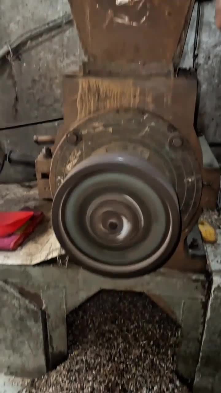 Sampah Sandal Bisa Jadi Barang Bernilai