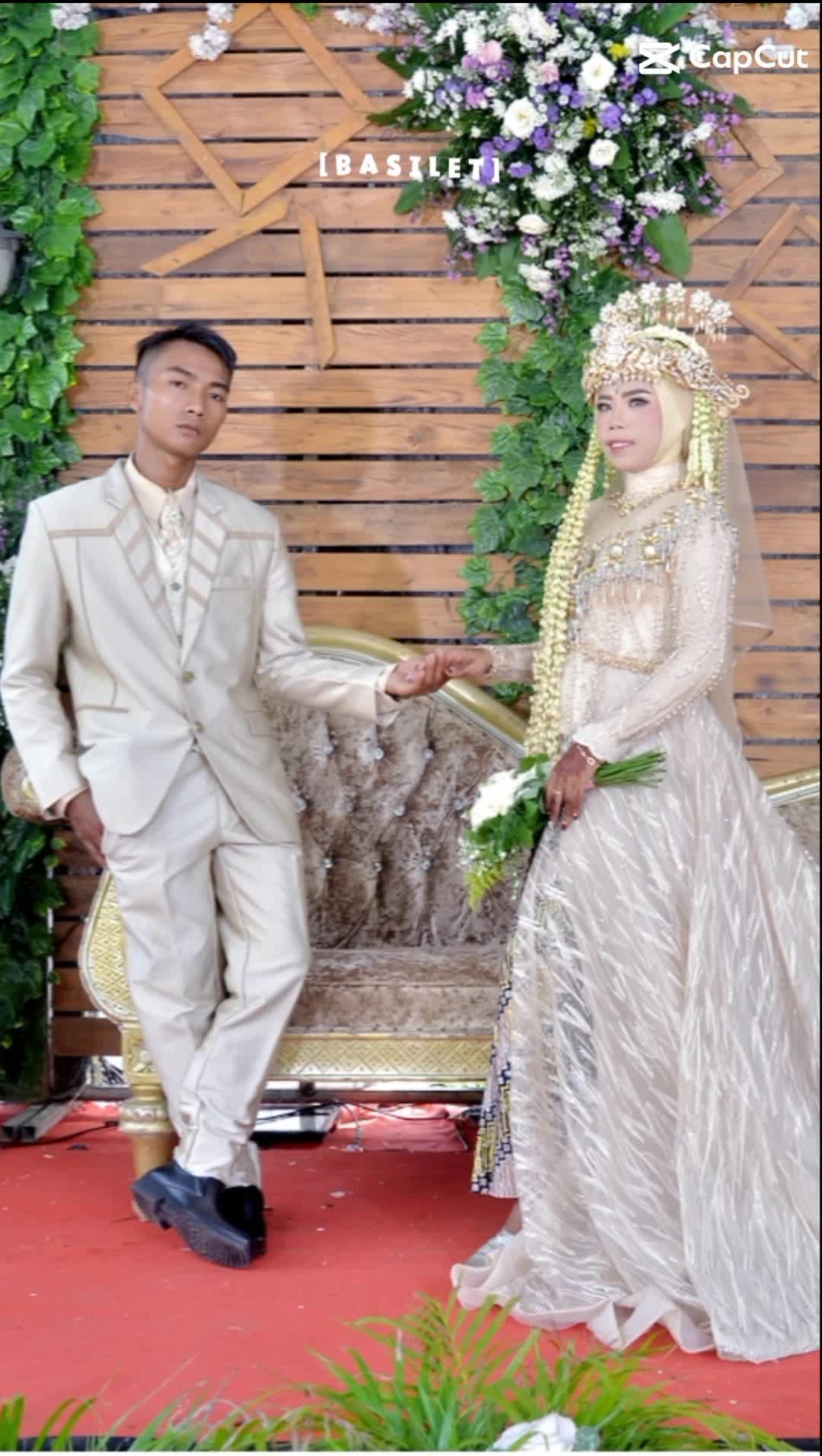 Pertemuan tahun 2021 hubungan satu bulan loskontak satu taun setengah ketemu lagi di tahun 2023 langsung tunanan dan nikah
