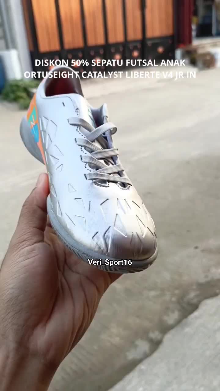 DISKON 50% SEPATU FUTSAL ANAK.
ORTUSEIGHT CATALYST LIBERTE V4 JR IN.
Rp.349.000 JADI Rp.175.000

VERI SPORT ORIGINAL GAK HARUS MAHAL.
ORDER 