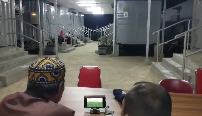 Nonton Bola layer lebar
