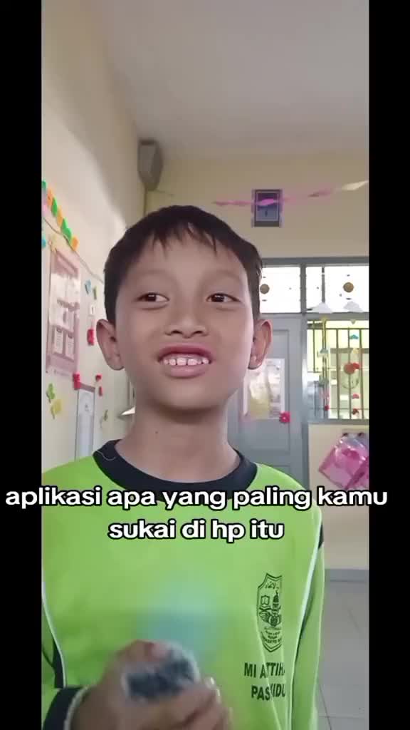 Hayooo, anak kicikk jangan keseringen main hp lo yaaaaaaa 😜 