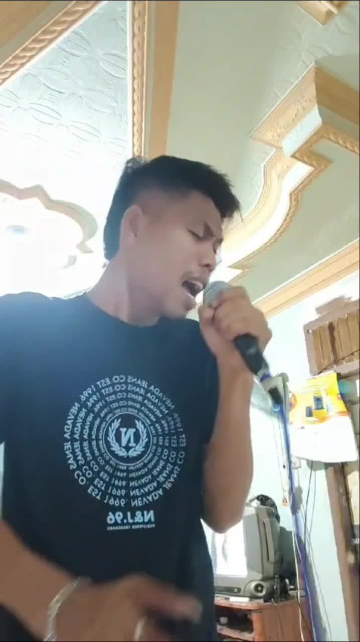 perkenalkan nama saya putra berasal dari Tebo /jambi