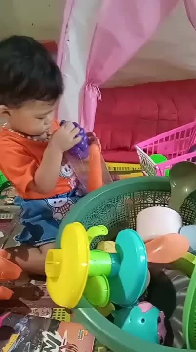baduta (bayi usia dibawah 2 tahun) usia 1 tahun 4 bulan sudah bisa bermain sendiri