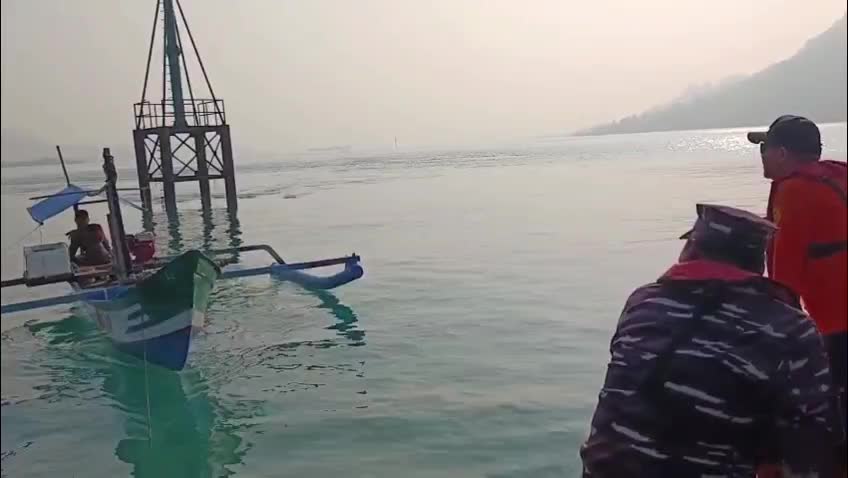 proses pencarian korban jatuh dari kapal di perairan lampung selatan  #HOTrctiplus 