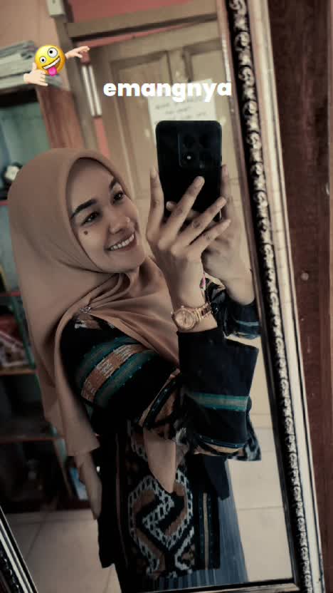 Kawan terbahak-bahak 