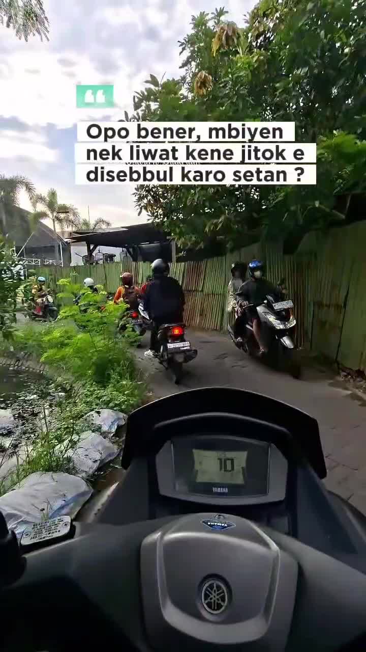 DULU SEMPAT TERKENAL ANGKER

Tapi sekarang sudah ramai lalu-lalang warga yang lewat,adakah yang pernah mengalami mistis disini ?

📌Sebelah r