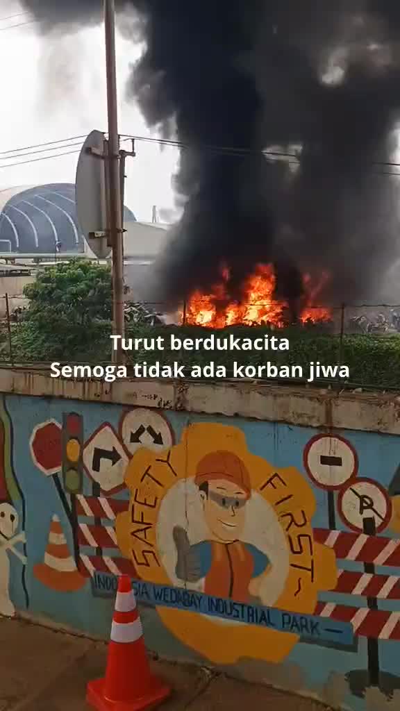 pt.iwip kebakaran,semua motor kebakar #kebakaran #ptiwip #Viral #beritaterkini 