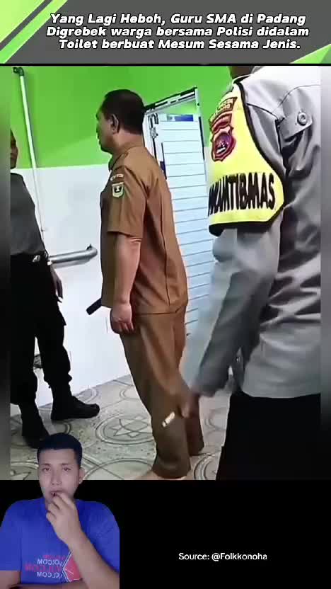 Yang Lagi Heboh, Guru SMA di Padang Digrebek warga bersama Polisi didalam Toilet berbuat Mesum Sesama Jenis. #videoviral  #RCTIPlus  #videoe