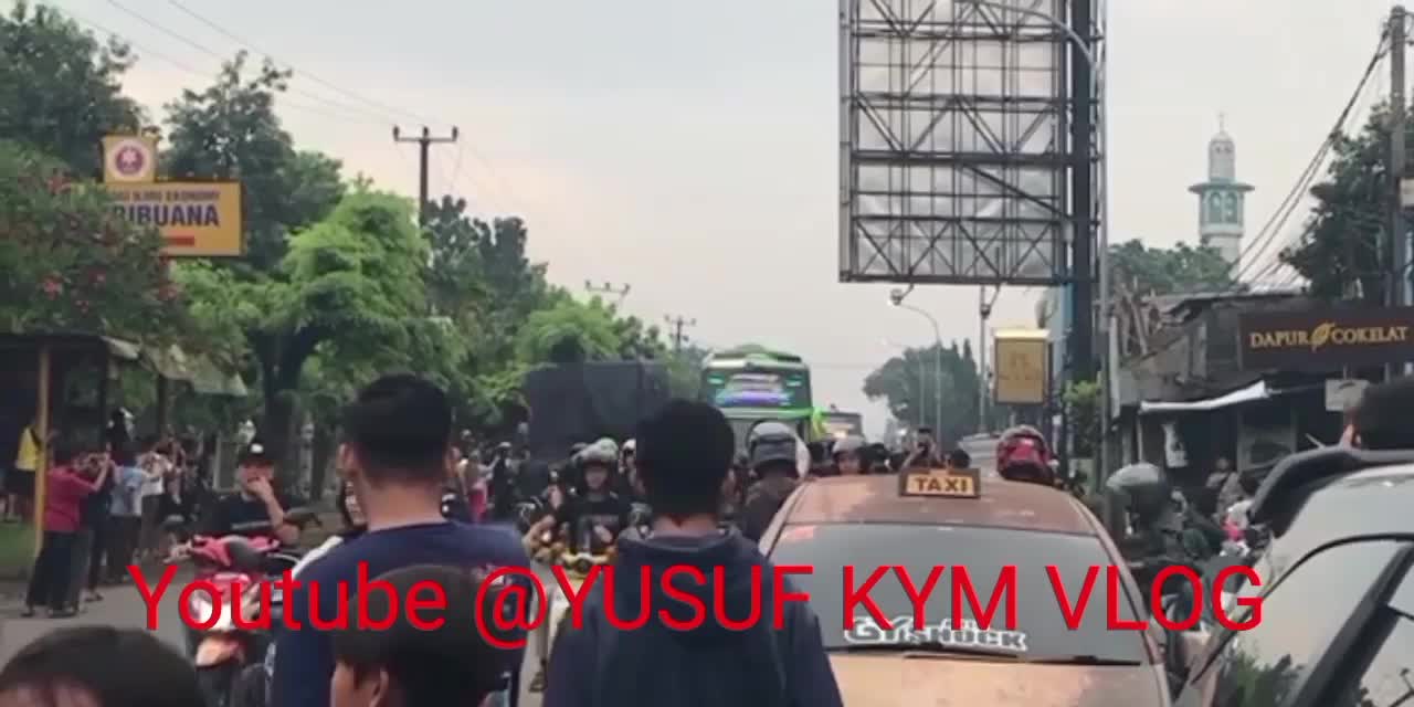 BUS MSM ASYROF MAUDI CORONG 12 BASURI JETBUS 5 DI DEPSOS BEKASI TIMUR HAŔI MINGGU 