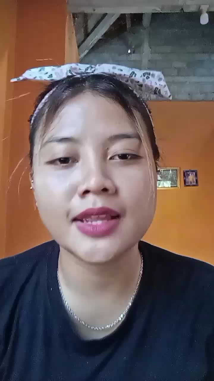 perkenalkan nama saya Lilis alamat saya di Bantul Jogjakarta, pekerjaan saya jadi penyanyi panggung ke panggung,,umur 23 th