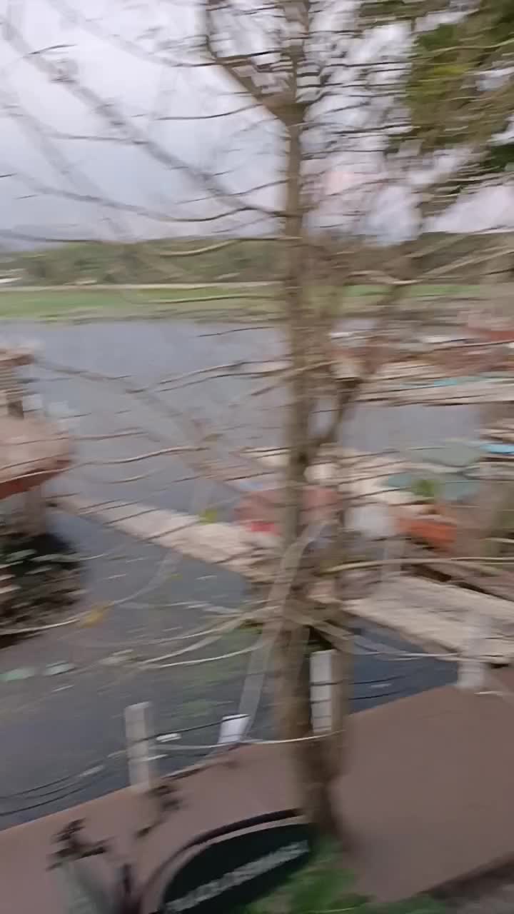 suasana situ Bagendit di hari minggu tepat jam 5 sore