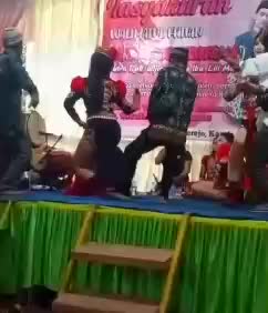 Kesenian Dolalak Putri
Mbah Kakung Akan Nyawer lur #dolalakputri 