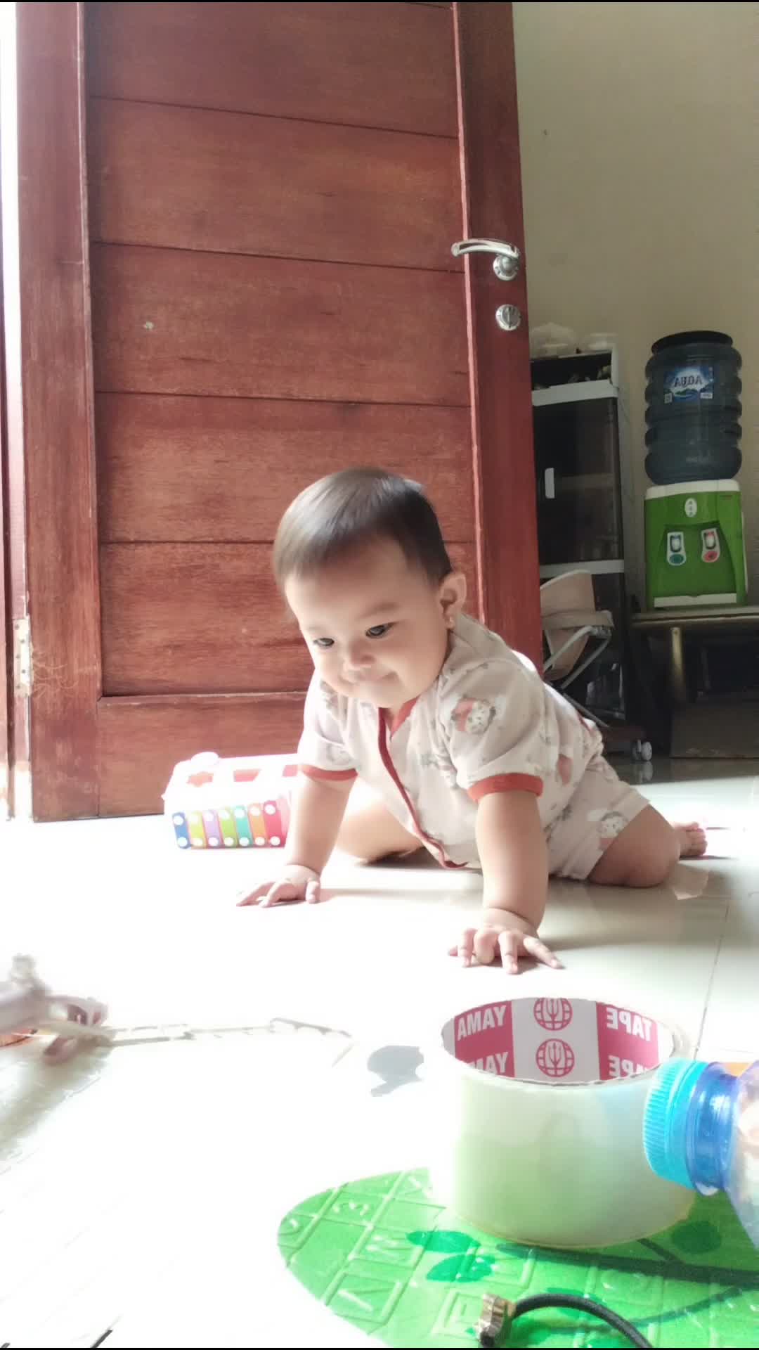 belajar merangkak Masya Allah 