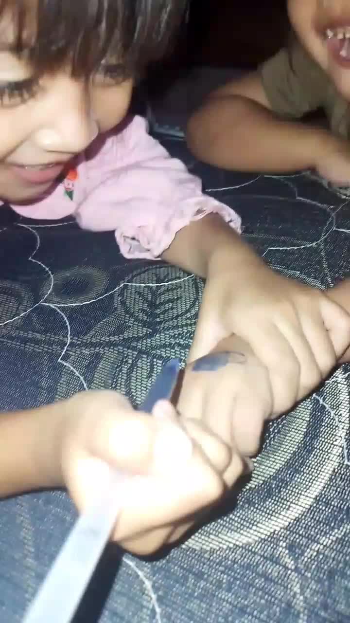 bikin stiker ala yasmin & kayla
#stiktempe 
#coretcoret