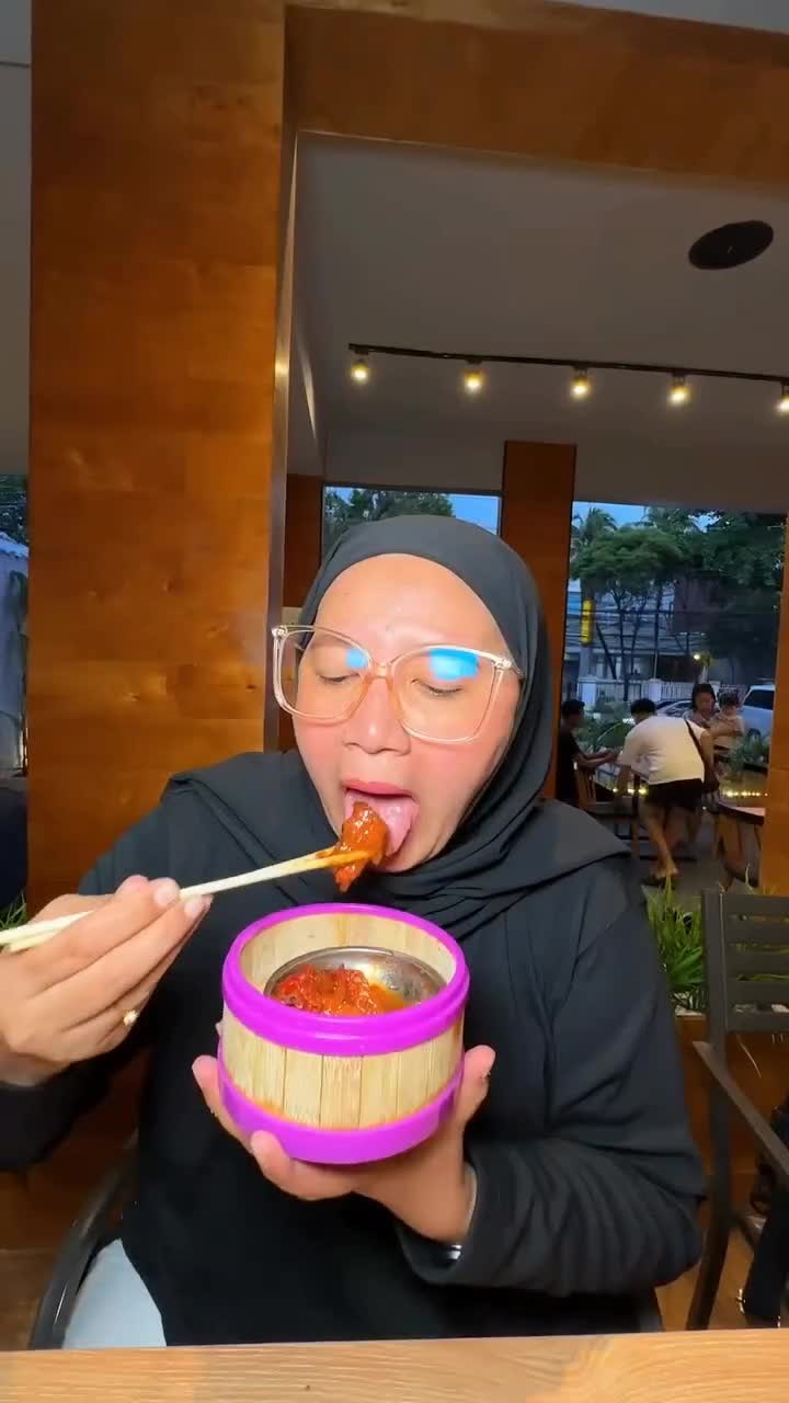 buat gaji pekerja masih aman kok makan disini