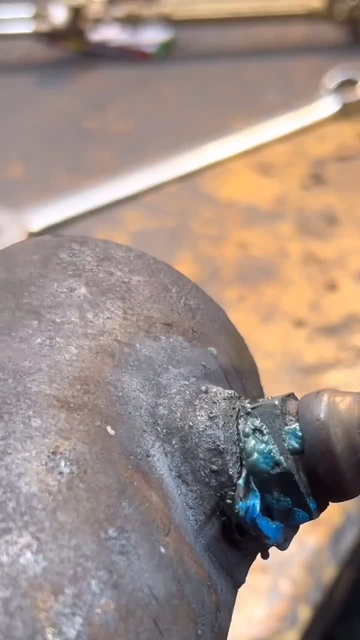 buka baut drat rusak 

#repair #otomotif #service