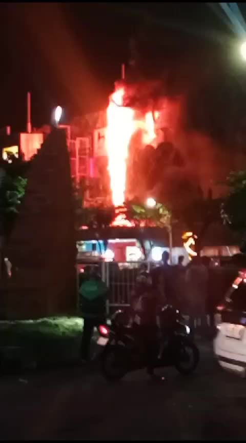 grage mall kebakaran