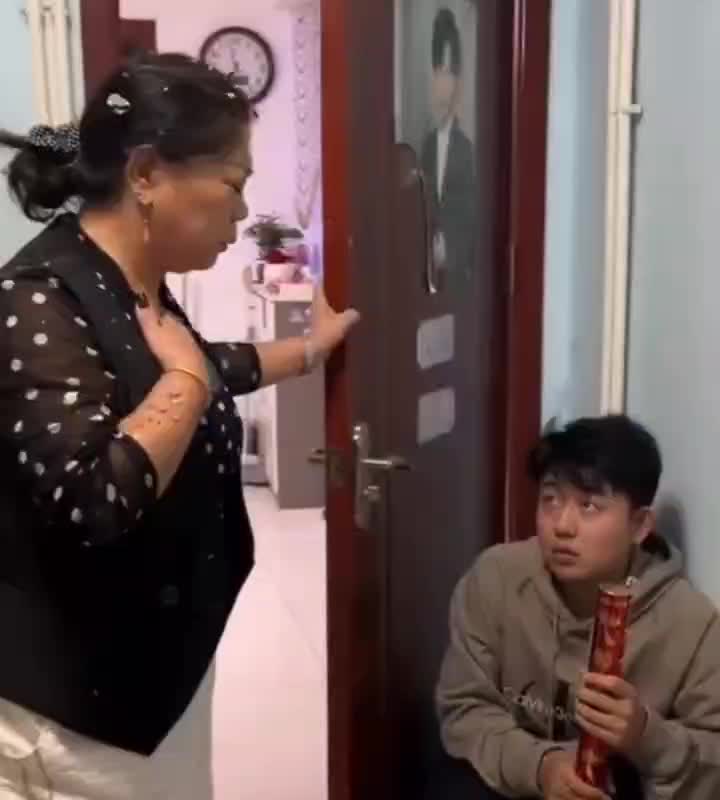 SUPRISE UNTUK MAMA

#videolucu #videokocak #videoviral