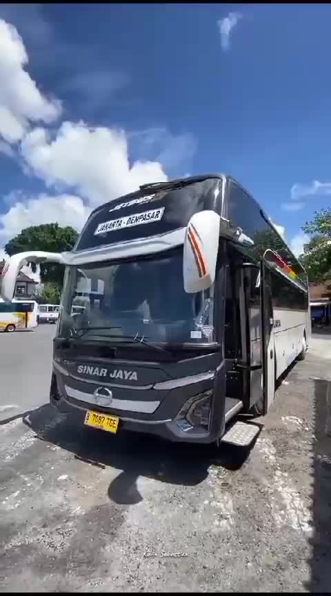 Bus sinar jaya jurusan Jakarta - Denpasar 

 #fyp  #viral  #RCTIPlus  #Bus Indonesia 