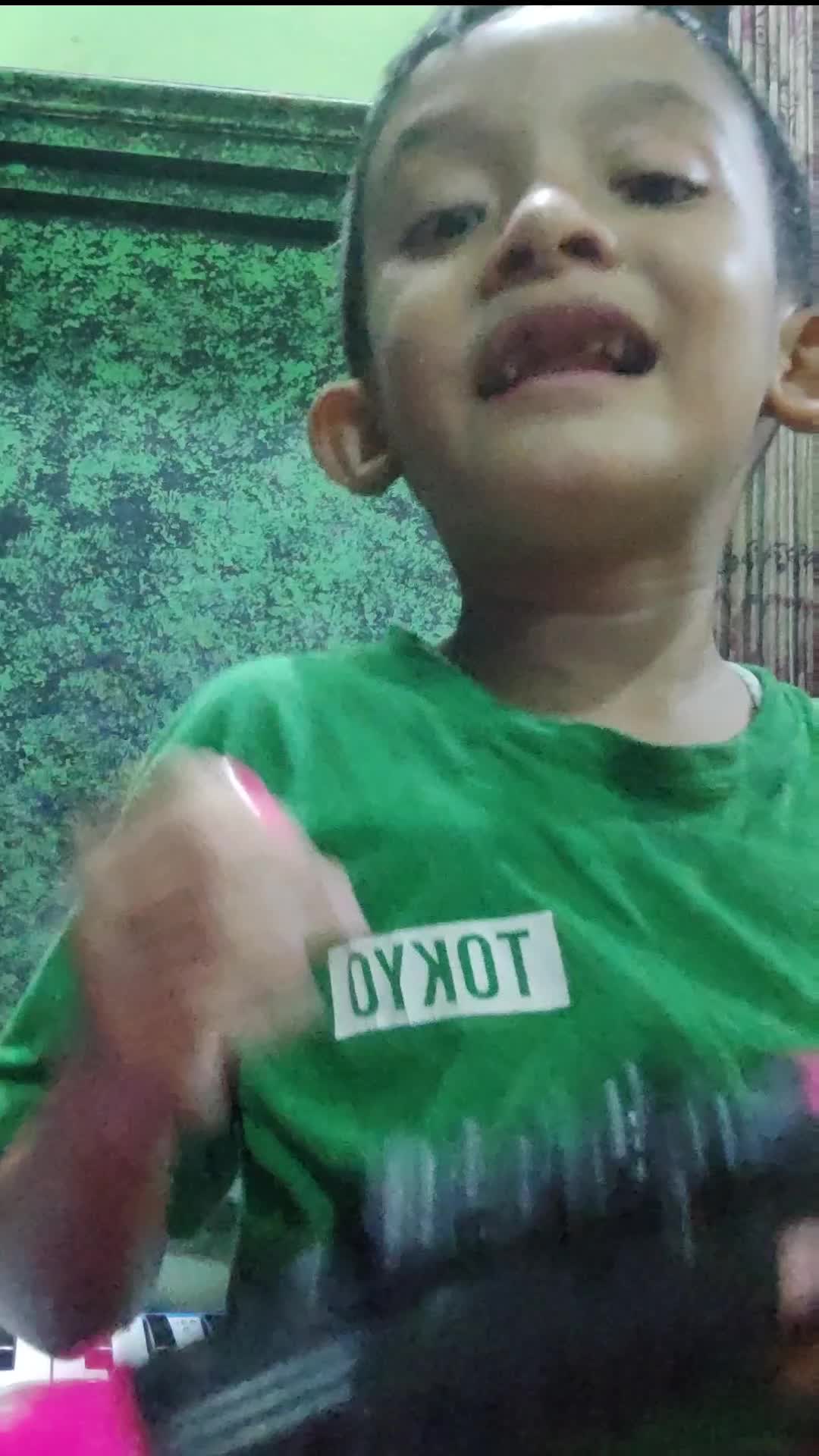 nemu videonya kakak, entah apa itu lah ???