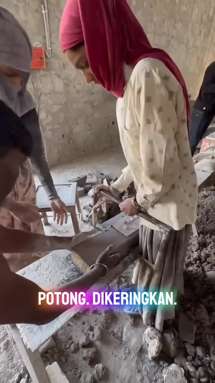 Hanya dari campuran pasir dan semen..
Jadilah batu bata putih kualitas terbaik #reels #trending #fyp #viral #shortplus #HOTrctiplus 