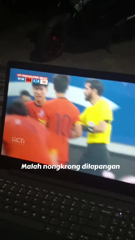 Mengulur waktu teruuus.