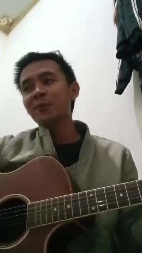 KDI 2025 NAMA:RIZKI MAULANA ASAL:BANDUNG UMUR:27 THN
JUDUL LAGU:GELANDANGAN #OnlineAuditionKDI2025